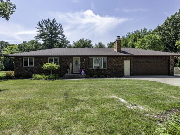 895 School St, Salem Lakes, WI 53170