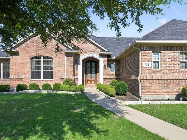 732 Forest Creek, DeSoto, TX 75115