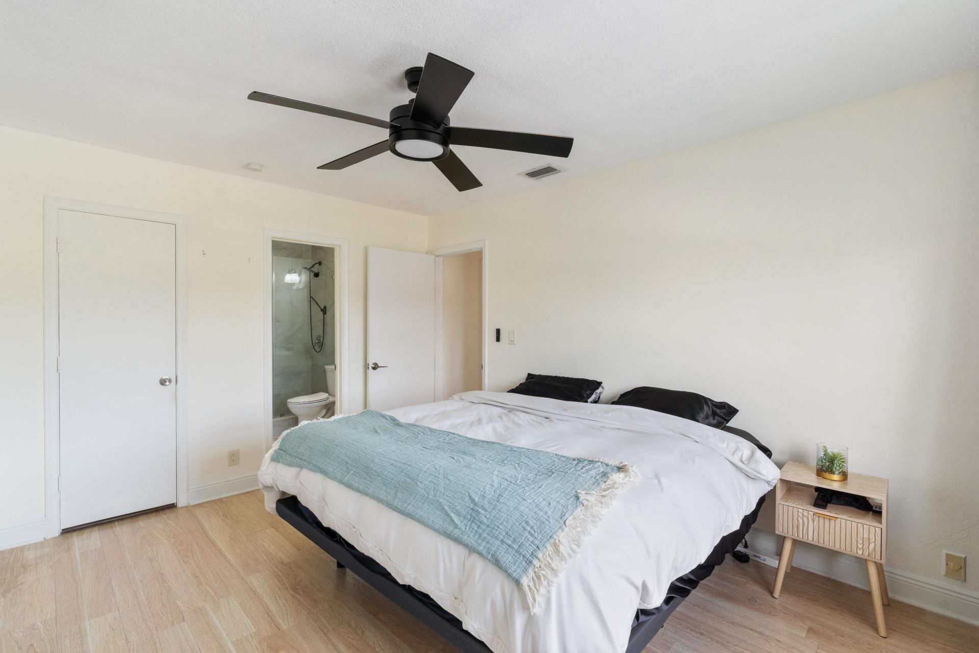 299 SW 7th Street, Unit 2060, Boca Raton, FL 33432 Photo