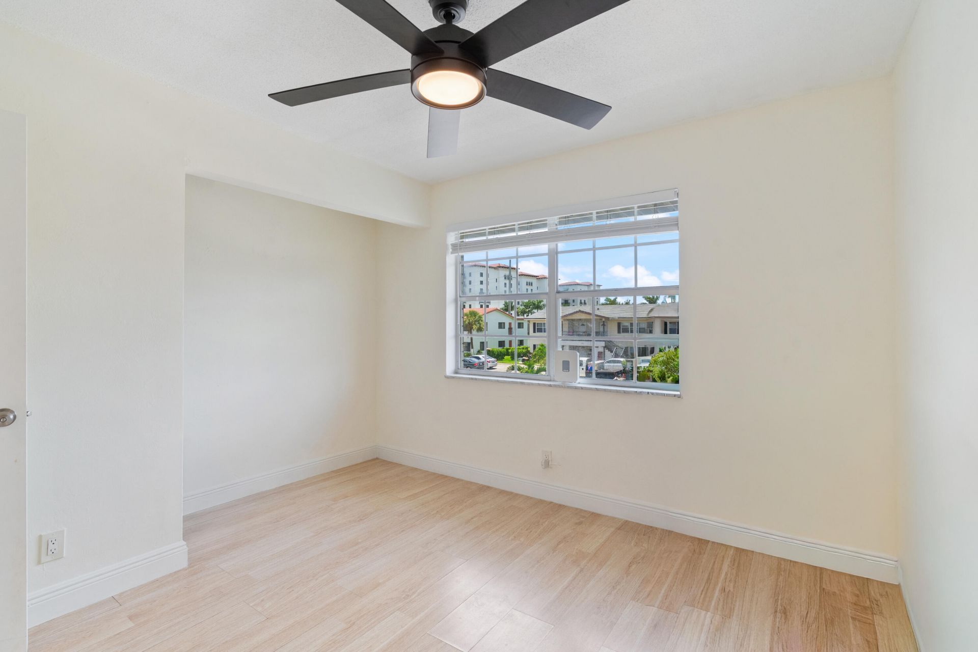 299 SW 7th Street, Unit 2060, Boca Raton, FL 33432 Photo