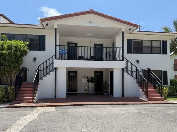 250 SW 7TH Street, Unit 13, Boca Raton, FL 33432