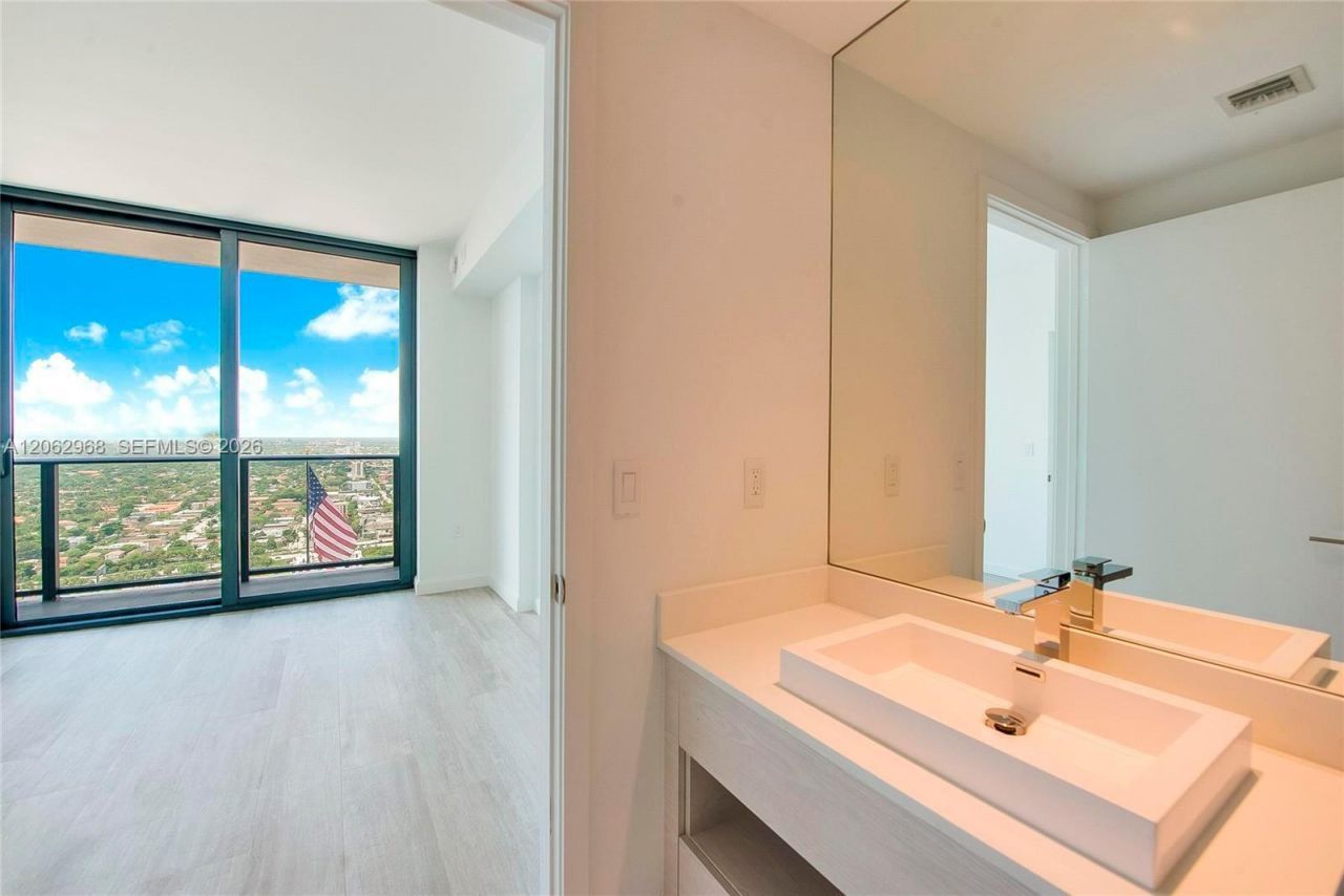 55 SW 9th St , Unit 3507, Miami, FL 33130 Photo