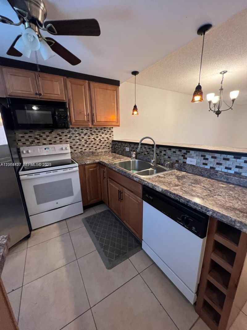 7305 NW 4th Pl , Unit 108, Margate, FL 33063 Photo