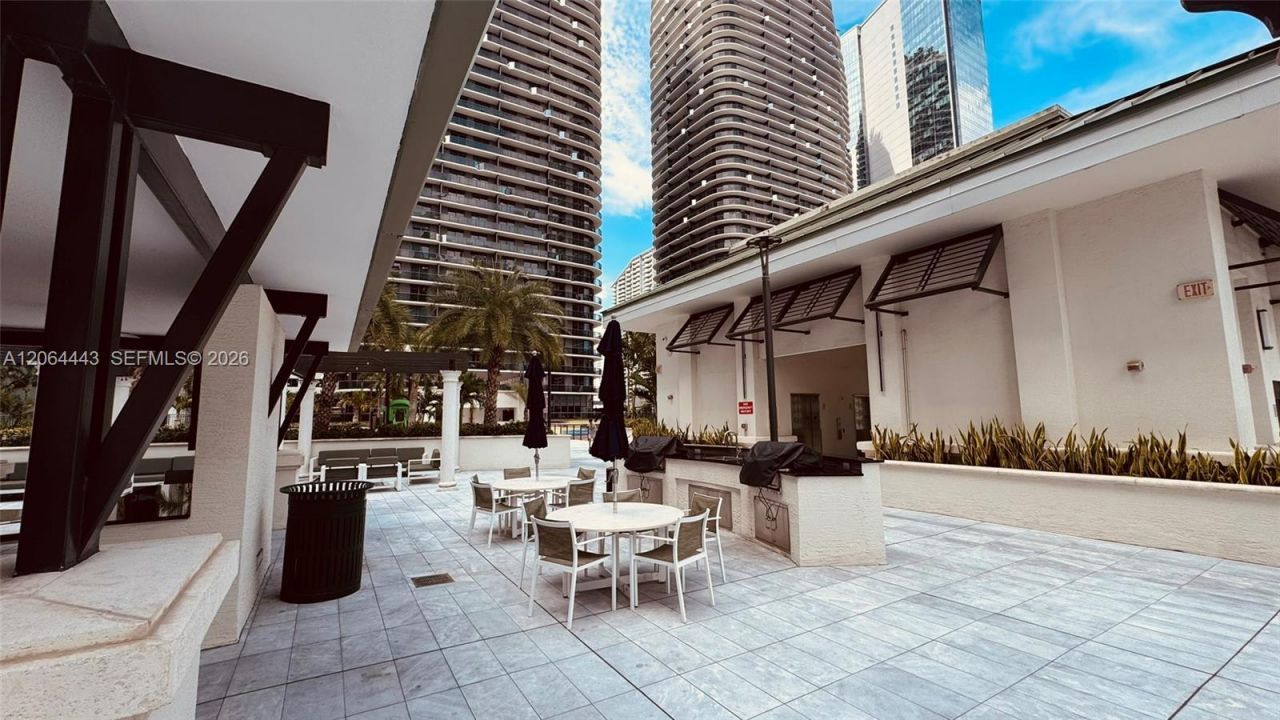 999 SW 1st Ave, Unit 1604, Miami, FL 33130 Photo