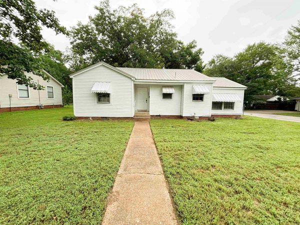 100 Lucy Street , Searcy, AR 72143