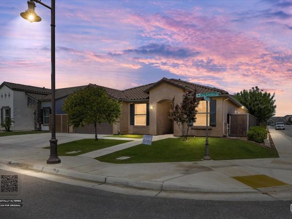 9128 Oak Garden Lane , Shafter, CA 93263