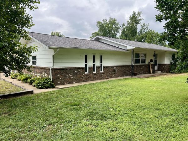 207 W 13TH Street , Johnston City, IL 62951