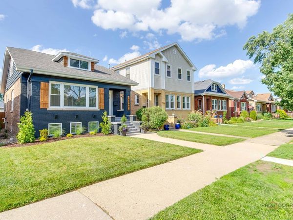 5748 W Eastwood Avenue, Chicago, IL 60630