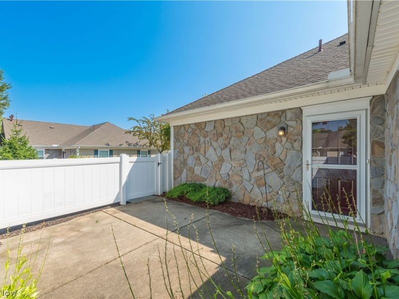 8222 Cyrus Lane , Northfield, OH 44067 Photo 4