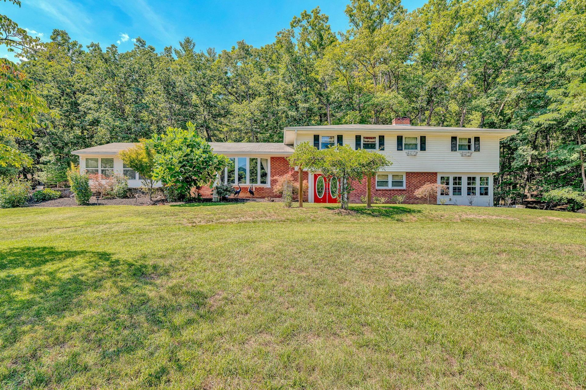 3872 Carvins Cove Rd, Salem, VA 24153 Main Photo