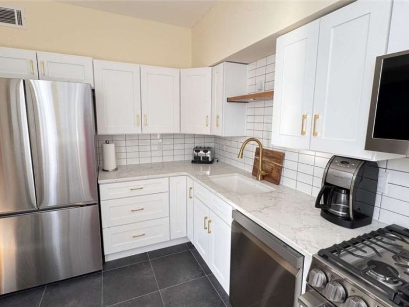 11426 Cedar Glen , Unit D4, Cleveland, OH 44106 Photo 7