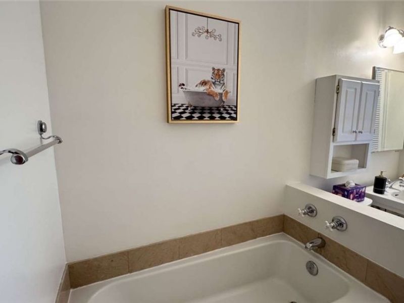 11426 Cedar Glen , Unit D4, Cleveland, OH 44106 Photo 9