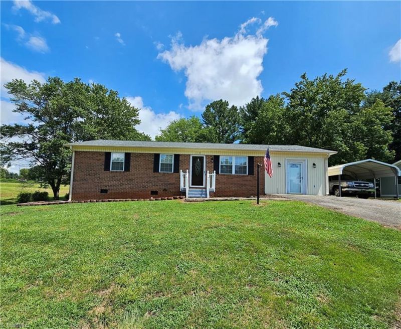 118 Pickshin Avenue, Dobson, NC 27017 Main Photo
