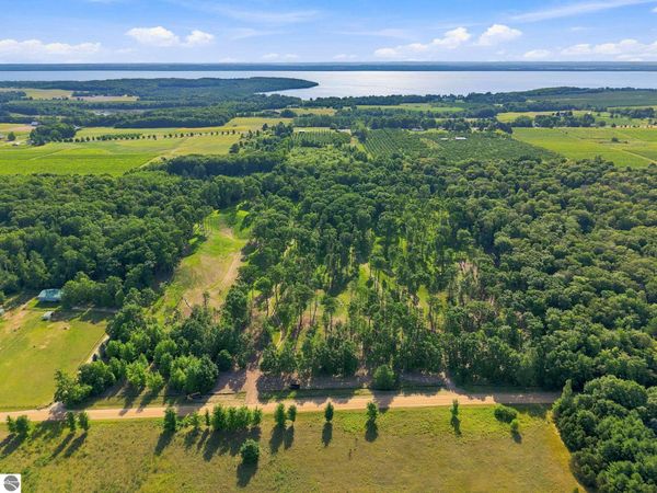 18618 Peninsula Drive, Traverse City, MI 49686