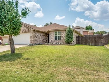 1520 Creekstone Court, Fort Worth, TX 76112