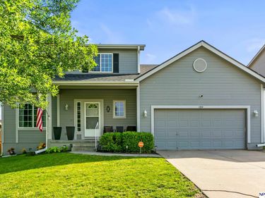 1104 Valleyview Drive, Papillion, NE 68046