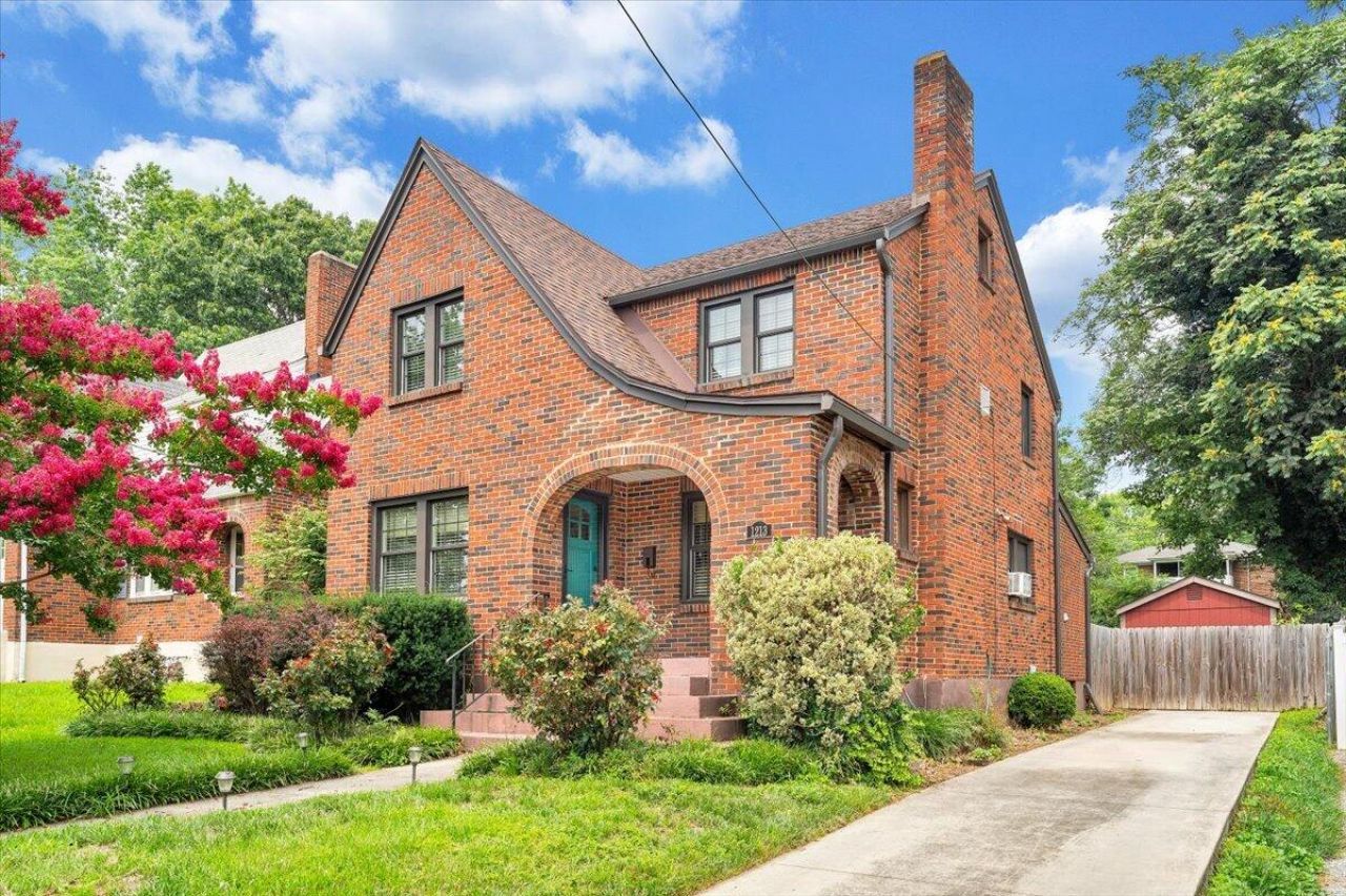 1213 Howbert Ave Sw, Roanoke, VA 24015 Main Photo