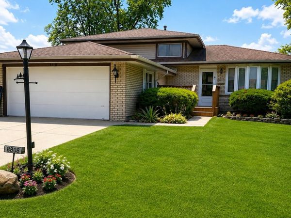 8808 S 85th Court, Hickory Hills, IL 60457