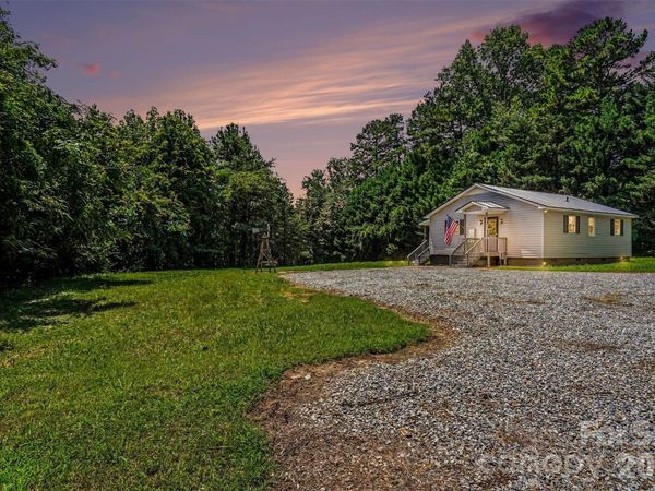 310 Main Avenue E, Hildebran, NC 28637