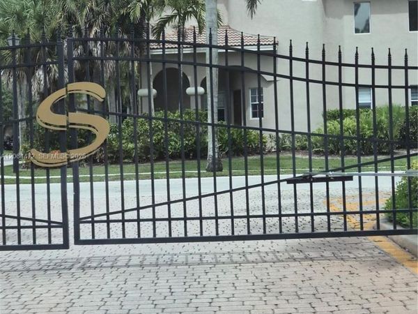 11770 NW 2nd St, Plantation, FL 33325