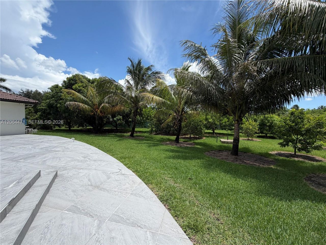 19690 SW 210th St, Miami, FL 33187 Photo