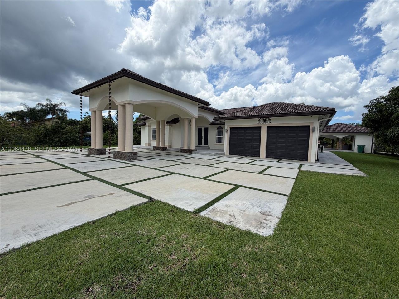 19690 SW 210th St, Miami, FL 33187 Photo