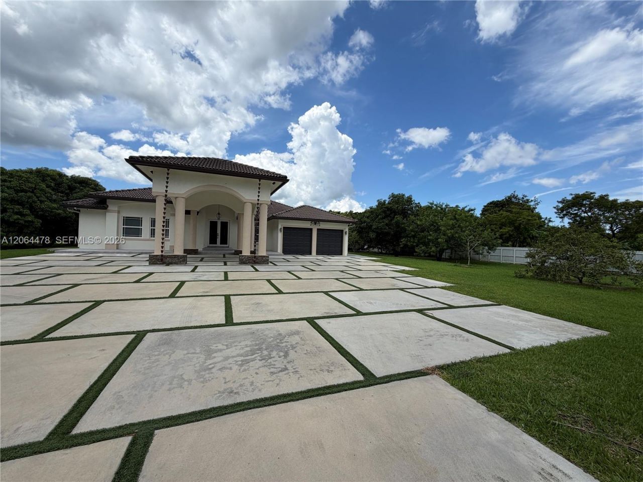19690 SW 210th St, Miami, FL 33187 Photo