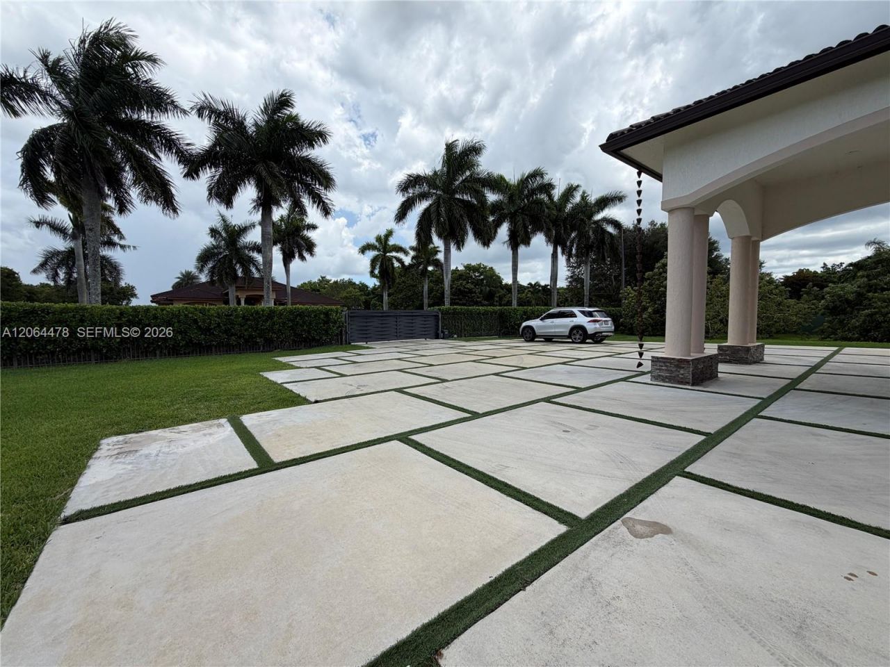 19690 SW 210th St, Miami, FL 33187 Photo