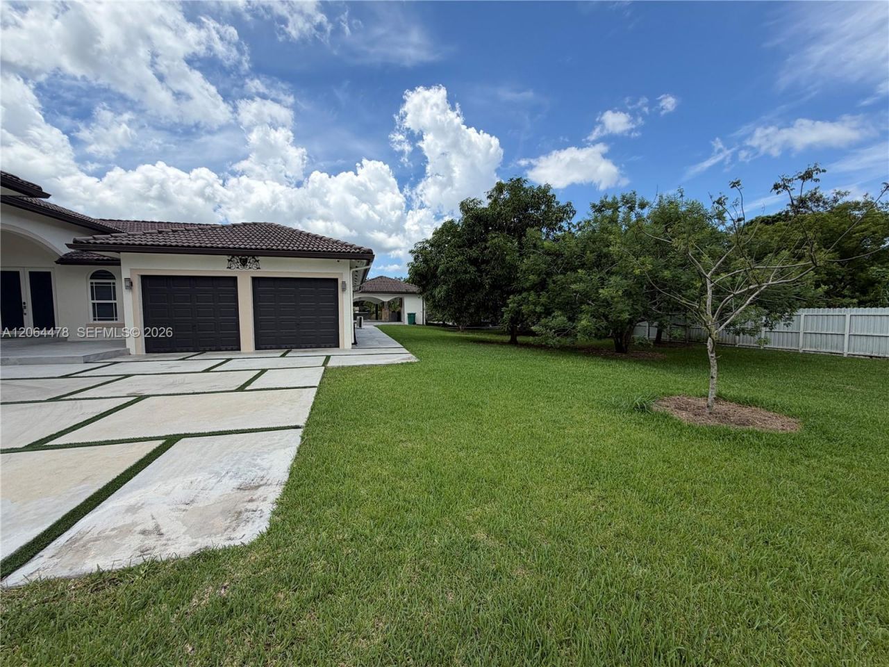 19690 SW 210th St, Miami, FL 33187 Photo