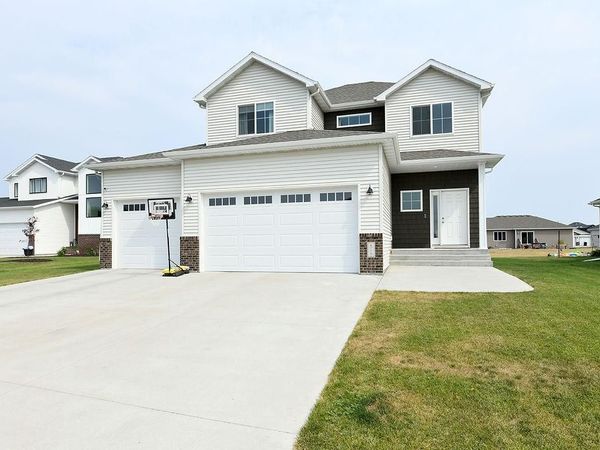 6719 Smylie Lane S, Fargo, ND 58104