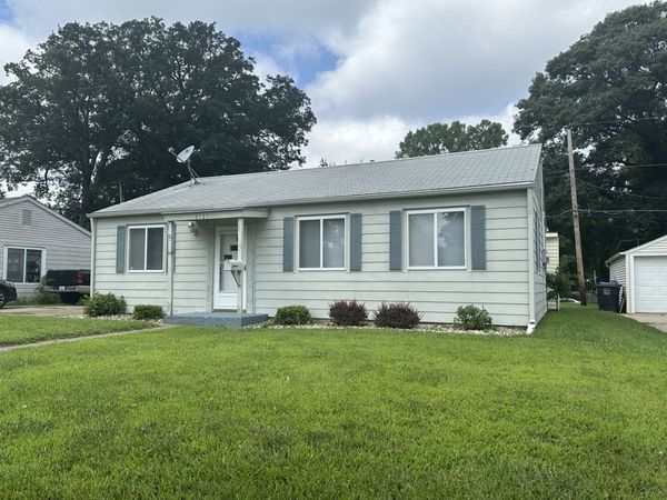 3721 13th Avenue , Moline, IL 61265