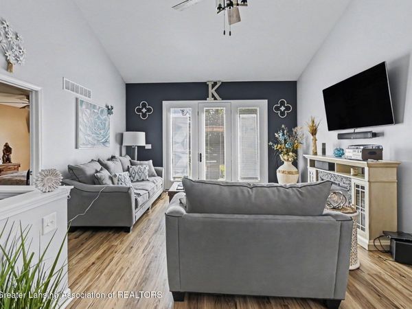 4017 Eastbridge Circle, Stockbridge, MI 49285