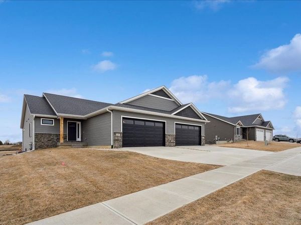 827 Prairie View Drive , West Branch, IA 52358