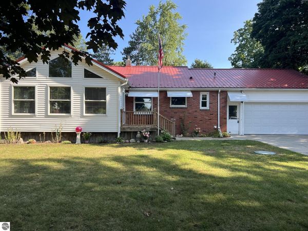 4782 Lincoln Road W, Alma, MI 48801