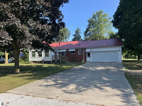 4782 Lincoln Road W, Alma, MI 48801