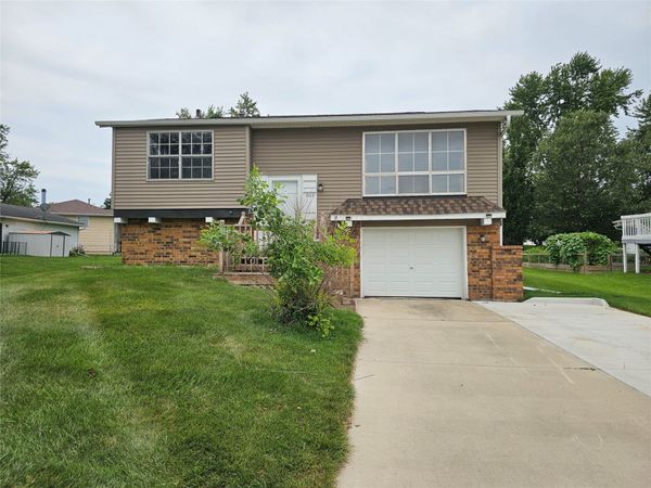 2103 Maple Boulevard, Marshalltown, IA 50158