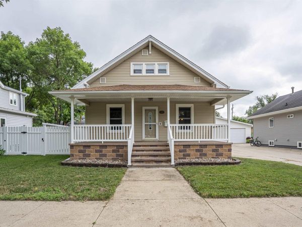 414 2nd Ave NW, LeMars, IA 51031