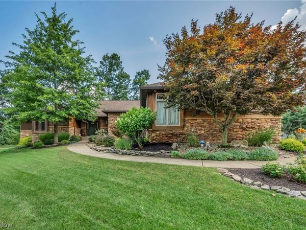 3909 Weymouth Woods Drive , Medina, OH 44256