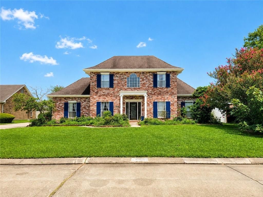3621 LAKE ASPEN Drive W Gretna, LA 70056