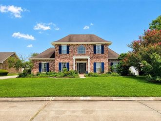 3621 LAKE ASPEN Drive W Gretna, LA 70056