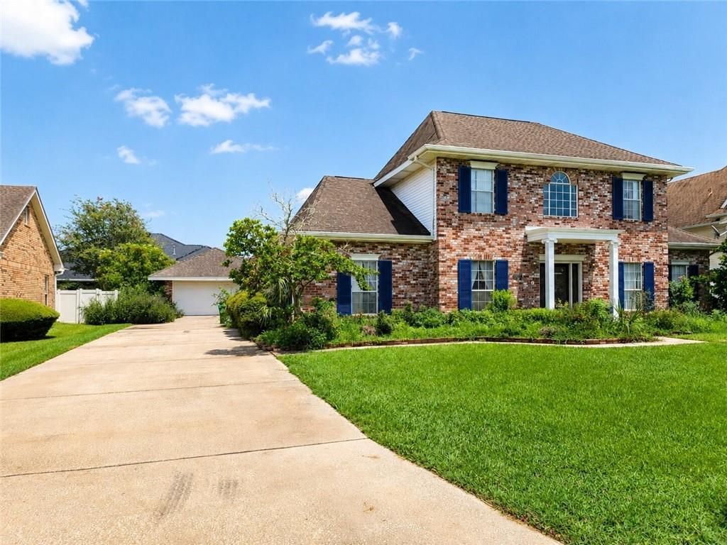 3621 LAKE ASPEN Drive W Gretna, LA 70056