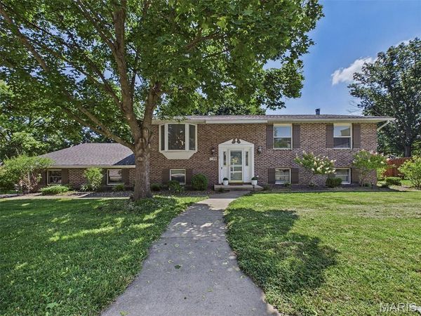 4911 Westmont Avenue , Godfrey, IL 62035