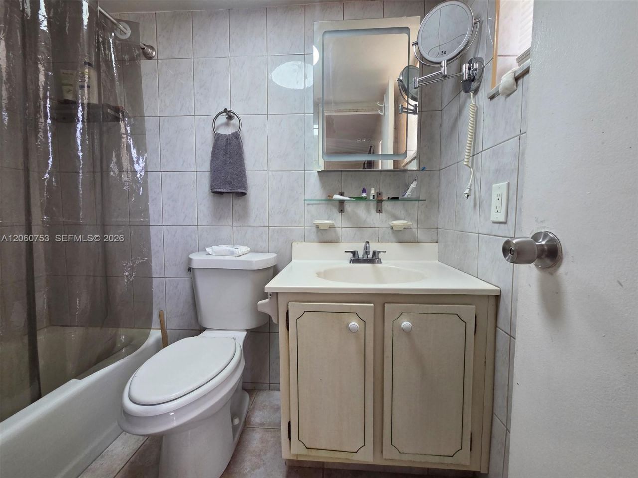 415 NE 2nd St, Unit 229, Hallandale Beach, FL 33009 Photo