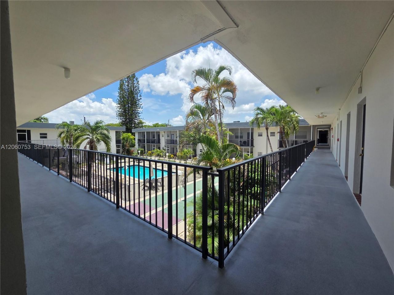 415 NE 2nd St, Unit 229, Hallandale Beach, FL 33009 Photo