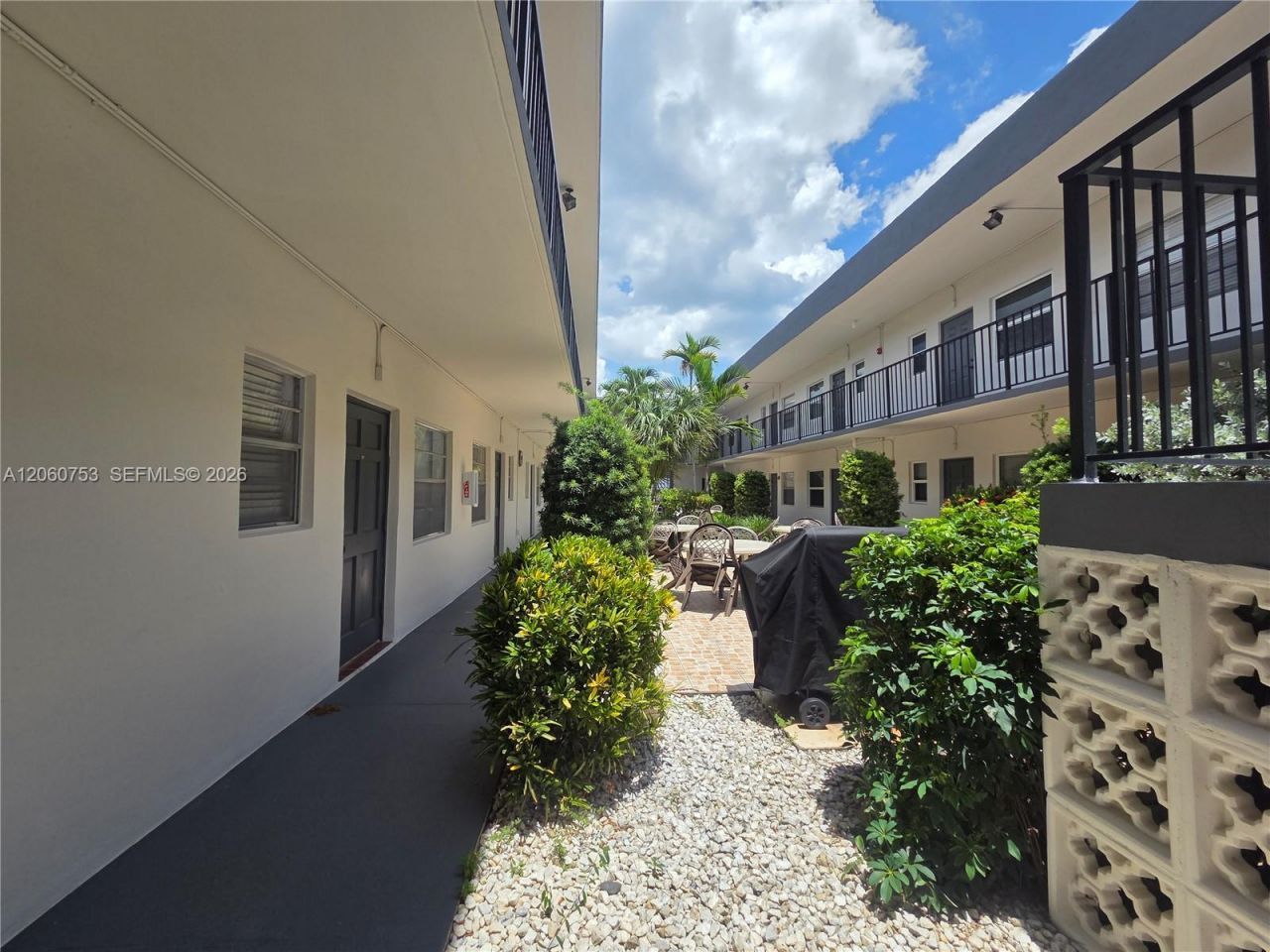 415 NE 2nd St, Unit 229, Hallandale Beach, FL 33009 Photo