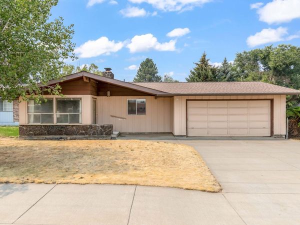 410 SE 10th Street, Madras, OR 97741