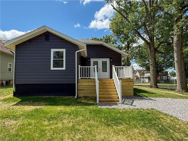 105 E Vermont Avenue , Sebring, OH 44672 Photo 5