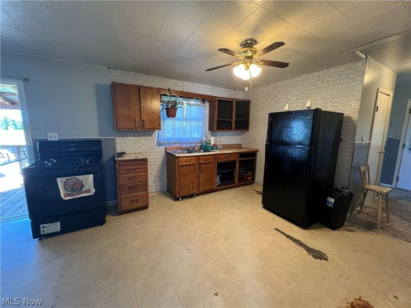1081 Creek Road, Pierpont, OH 44082 Photo 2