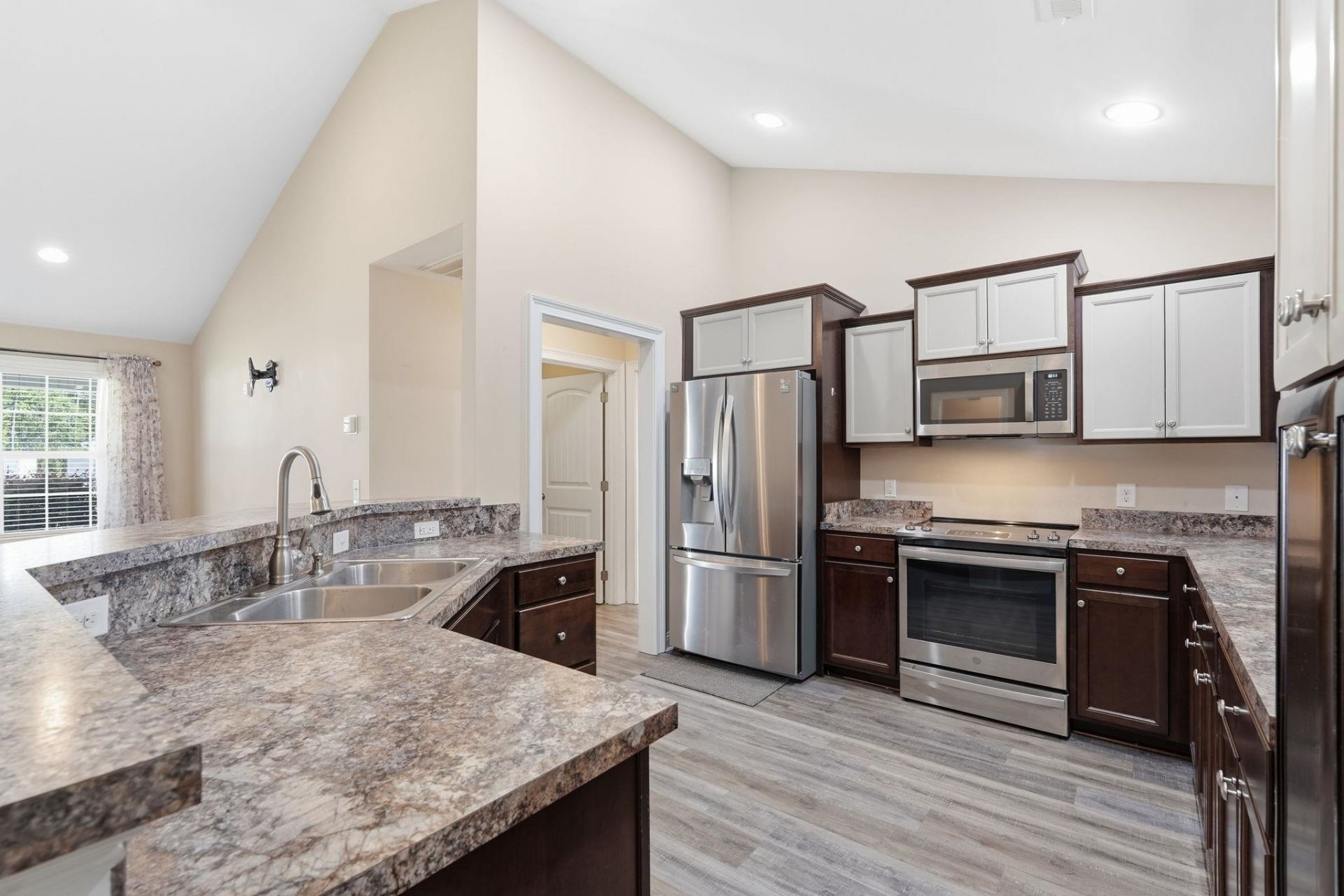226 Blue Jacket Dr. Photo 10