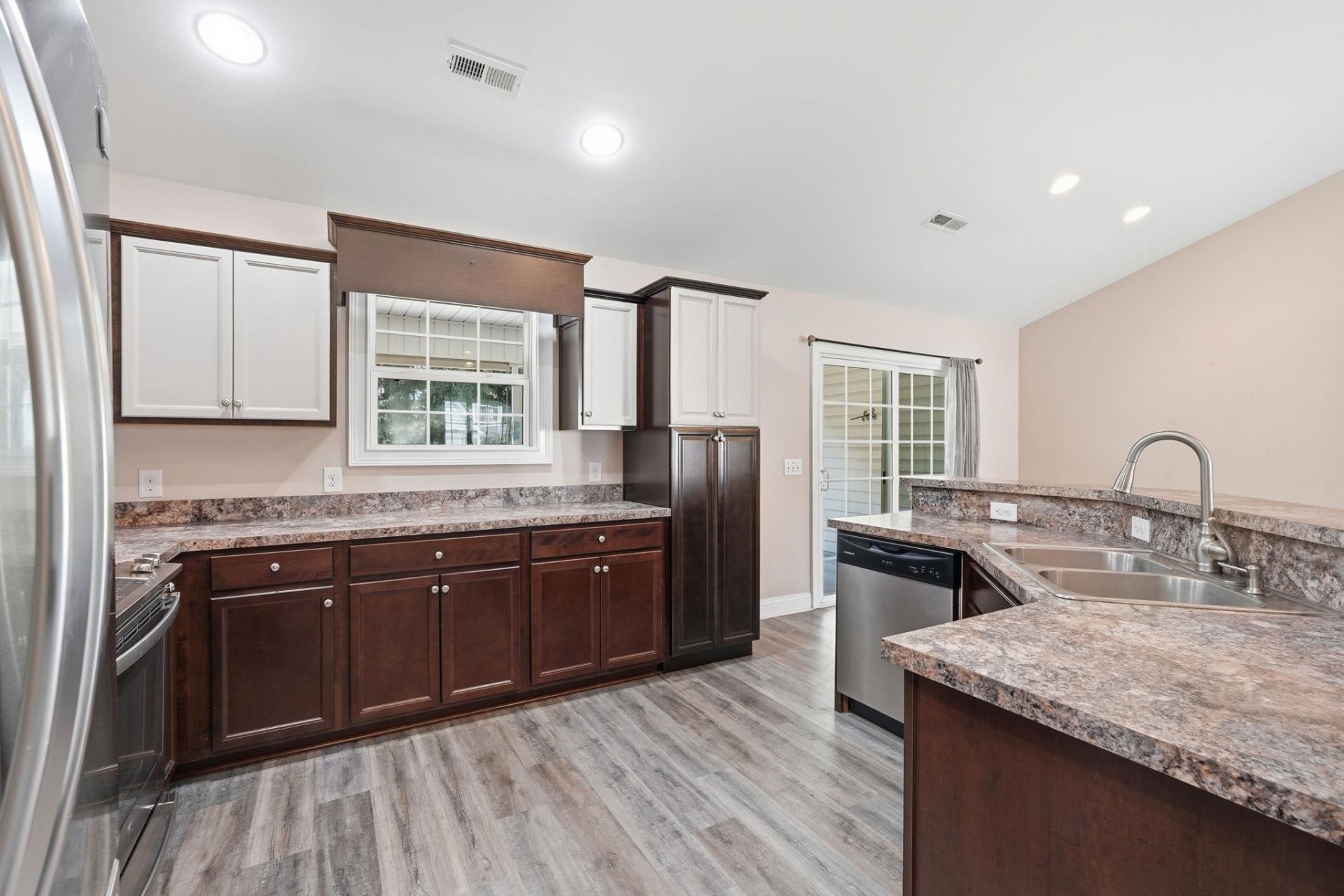 226 Blue Jacket Dr. Photo 12